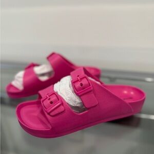 Prettylittle Thing Bright Pink Wide Fit Rubber Buckle Footbed Slides NEW